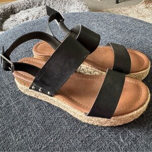 American Eagle Outfitters Black platform sandal Shoes size 9